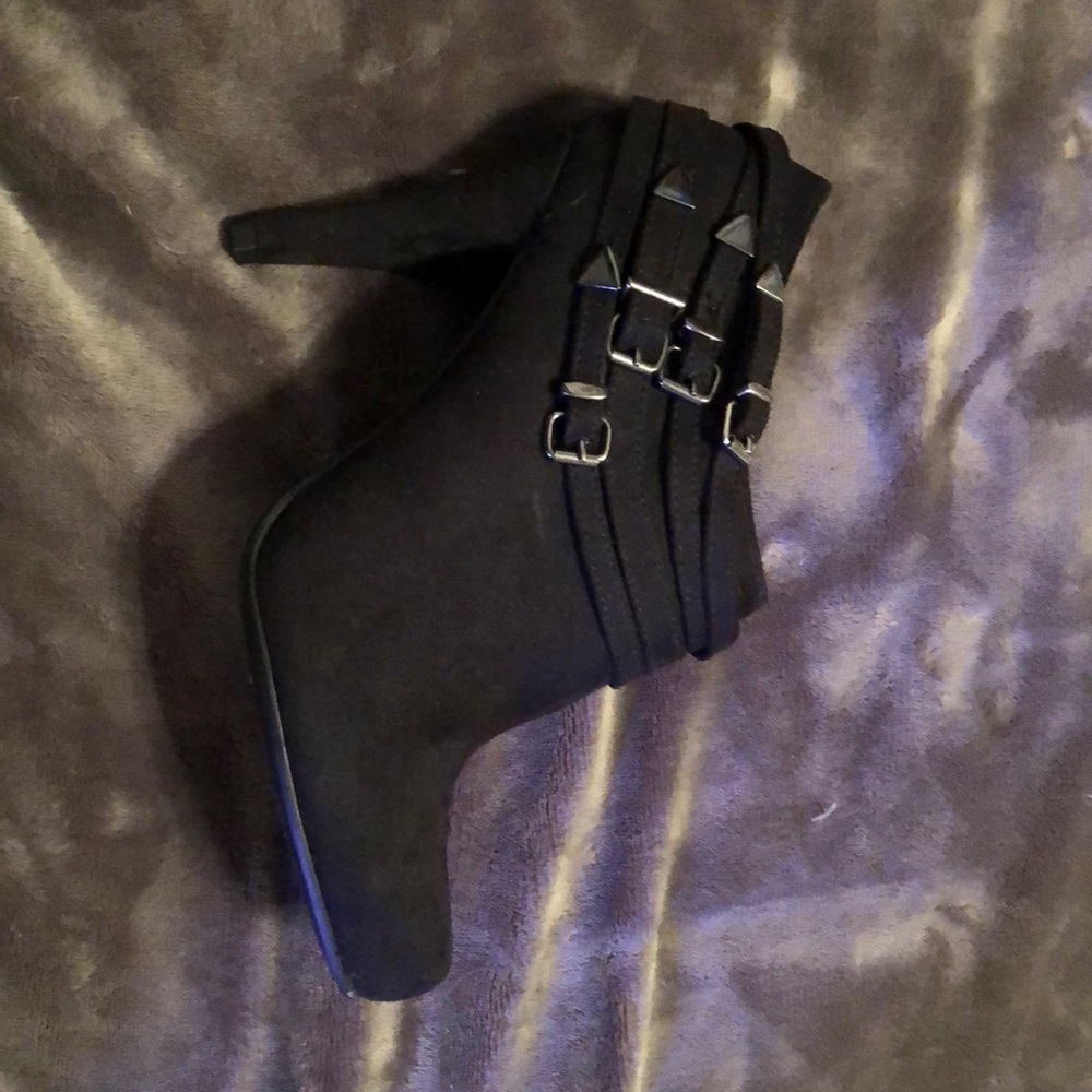 Heeled booties
